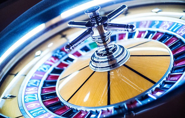 Mobile phone displaying kd slot VIP Roulette table with betting interface